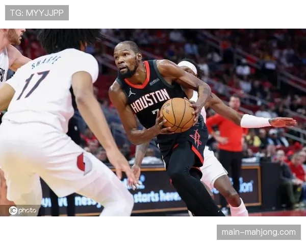 火箭大胜开拓者豪取八战七胜，杜兰特贡献30分