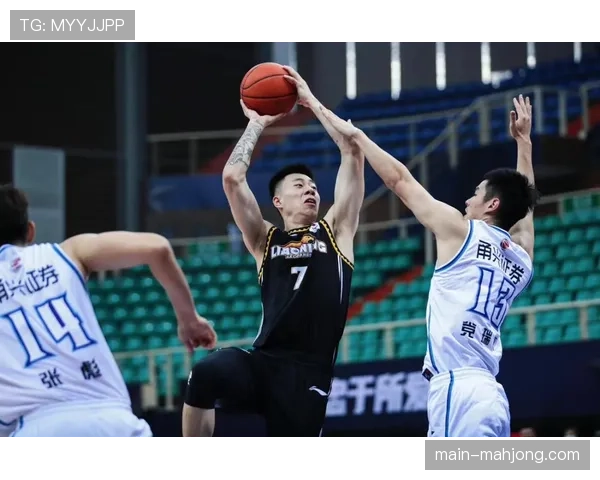 深圳马可波罗王浩然场均16.4分 从替补成长为锋线主力